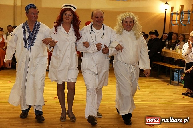 Zdjęcie w galerii na portalu naszraciborz.pl: Ostatki 2014: Szalona zabawa na balu przebierańców w Samborowicach wiadomości z regionu