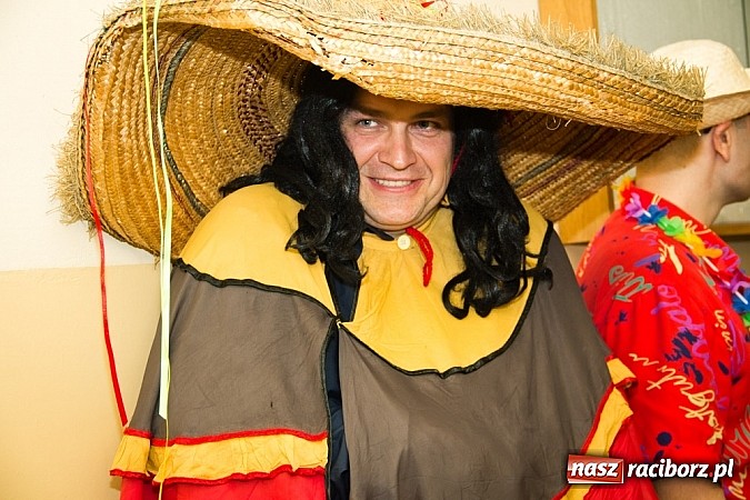 Zdjęcie w galerii na portalu naszraciborz.pl: Kolorowy kondukt na ostatkach w Studziennej wiadomości z regionu