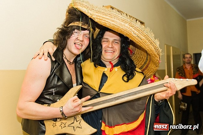 Zdjęcie w galerii na portalu naszraciborz.pl: Kolorowy kondukt na ostatkach w Studziennej wiadomości z regionu