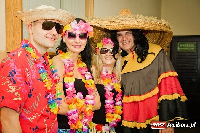 Zdjęcie w galerii na portalu naszraciborz.pl: Kolorowy kondukt na ostatkach w Studziennej wiadomości z regionu