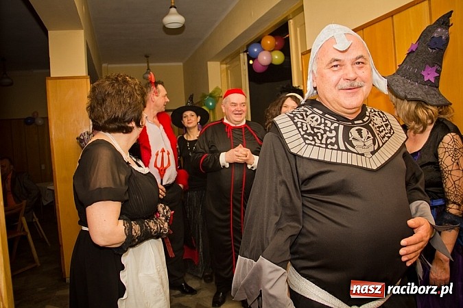 Zdjęcie w galerii na portalu naszraciborz.pl: Kolorowy kondukt na ostatkach w Studziennej wiadomości z regionu