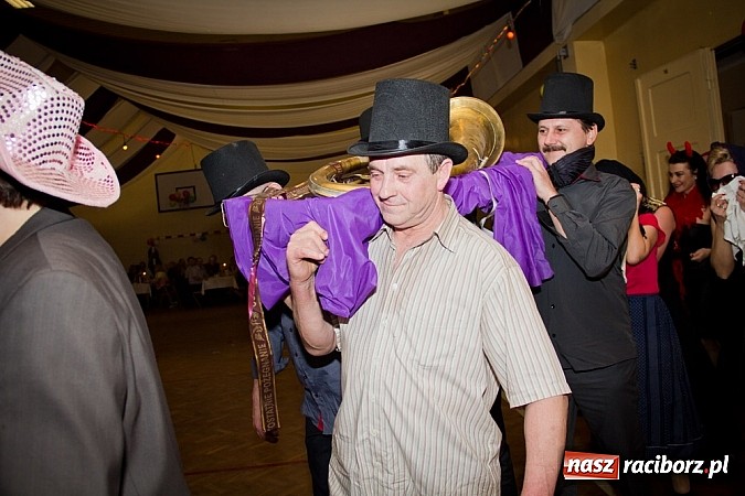 Zdjęcie w galerii na portalu naszraciborz.pl: Kolorowy kondukt na ostatkach w Studziennej wiadomości z regionu