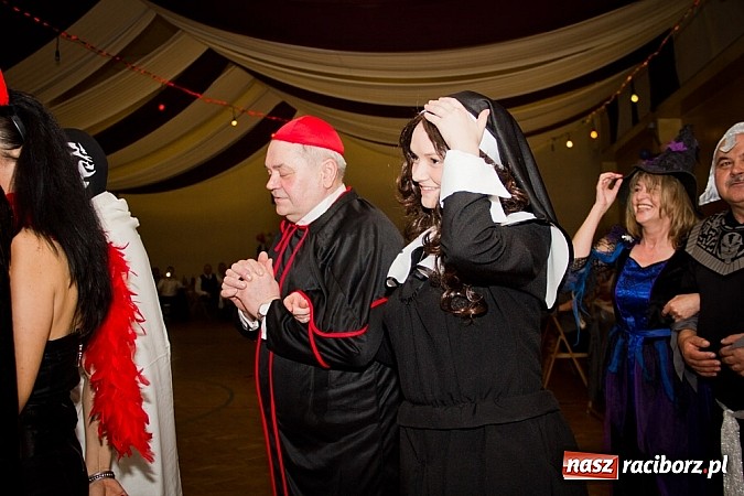 Zdjęcie w galerii na portalu naszraciborz.pl: Kolorowy kondukt na ostatkach w Studziennej wiadomości z regionu