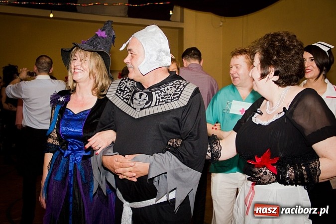 Zdjęcie w galerii na portalu naszraciborz.pl: Kolorowy kondukt na ostatkach w Studziennej wiadomości z regionu