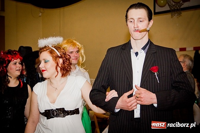 Zdjęcie w galerii na portalu naszraciborz.pl: Kolorowy kondukt na ostatkach w Studziennej wiadomości z regionu