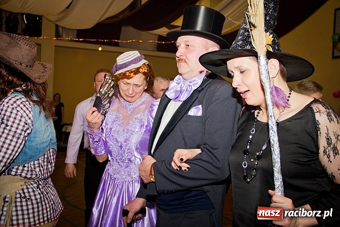 Zdjęcie w galerii na portalu naszraciborz.pl: Kolorowy kondukt na ostatkach w Studziennej wiadomości z regionu