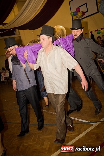 Zdjęcie w galerii na portalu naszraciborz.pl: Kolorowy kondukt na ostatkach w Studziennej wiadomości z regionu