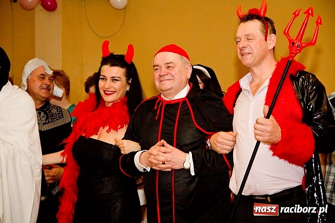 Zdjęcie w galerii na portalu naszraciborz.pl: Kolorowy kondukt na ostatkach w Studziennej wiadomości z regionu