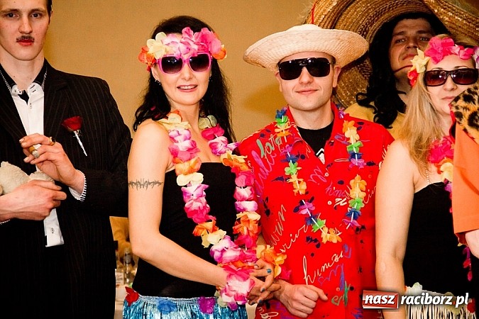 Zdjęcie w galerii na portalu naszraciborz.pl: Kolorowy kondukt na ostatkach w Studziennej wiadomości z regionu