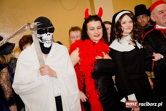 Zdjęcie w galerii na portalu naszraciborz.pl: Kolorowy kondukt na ostatkach w Studziennej wiadomości z regionu