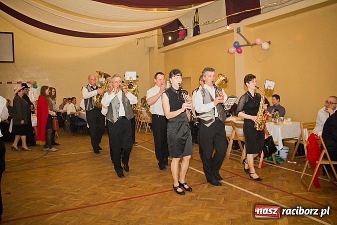 Zdjęcie w galerii na portalu naszraciborz.pl: Kolorowy kondukt na ostatkach w Studziennej wiadomości z regionu