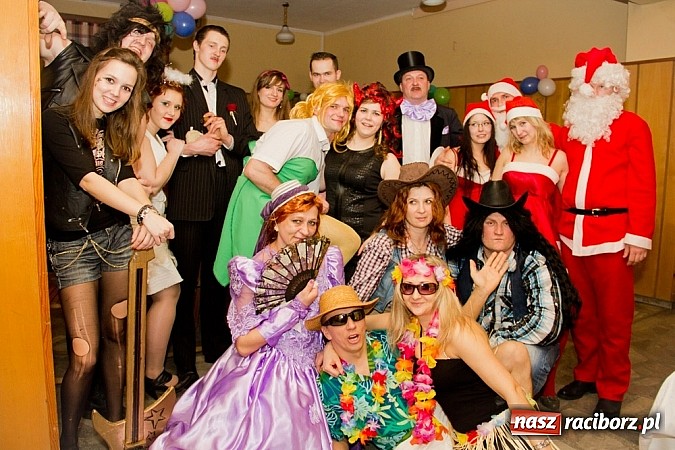 Zdjęcie w galerii na portalu naszraciborz.pl: Kolorowy kondukt na ostatkach w Studziennej wiadomości z regionu