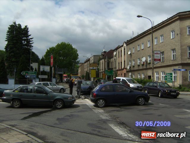 Zdjęcie w galerii na portalu naszraciborz.pl: Znów kolizja przy Mleczarni wiadomości z regionu