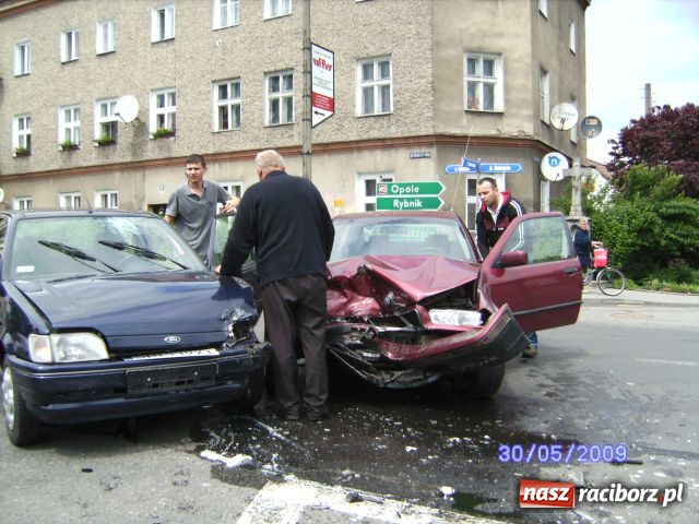Zdjęcie w galerii na portalu naszraciborz.pl: Znów kolizja przy Mleczarni wiadomości z regionu