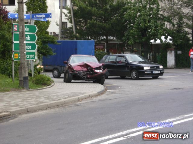 Zdjęcie w galerii na portalu naszraciborz.pl: Znów kolizja przy Mleczarni wiadomości z regionu