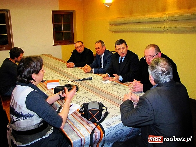 Zdjęcie w galerii na portalu naszraciborz.pl: Na spotkanie ze starostą i dyrektorem szpitala nikt nie przyszedł wiadomości z regionu