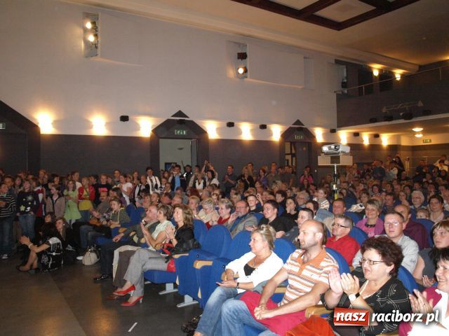 Zdjęcie w galerii na portalu naszraciborz.pl: U progu tajemnicy - premiera wiadomości z regionu