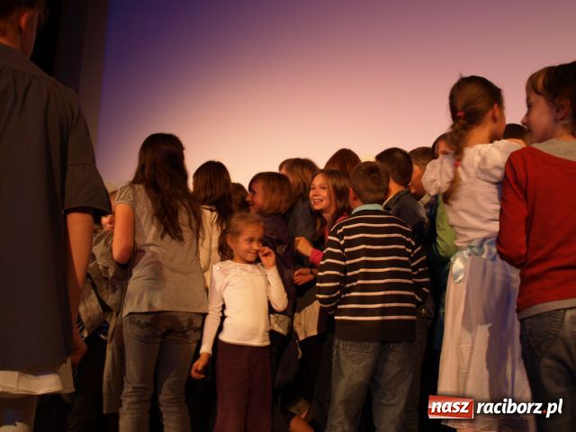 Zdjęcie w galerii na portalu naszraciborz.pl: U progu tajemnicy - premiera wiadomości z regionu