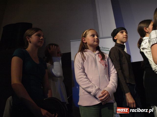 Zdjęcie w galerii na portalu naszraciborz.pl: U progu tajemnicy - premiera wiadomości z regionu