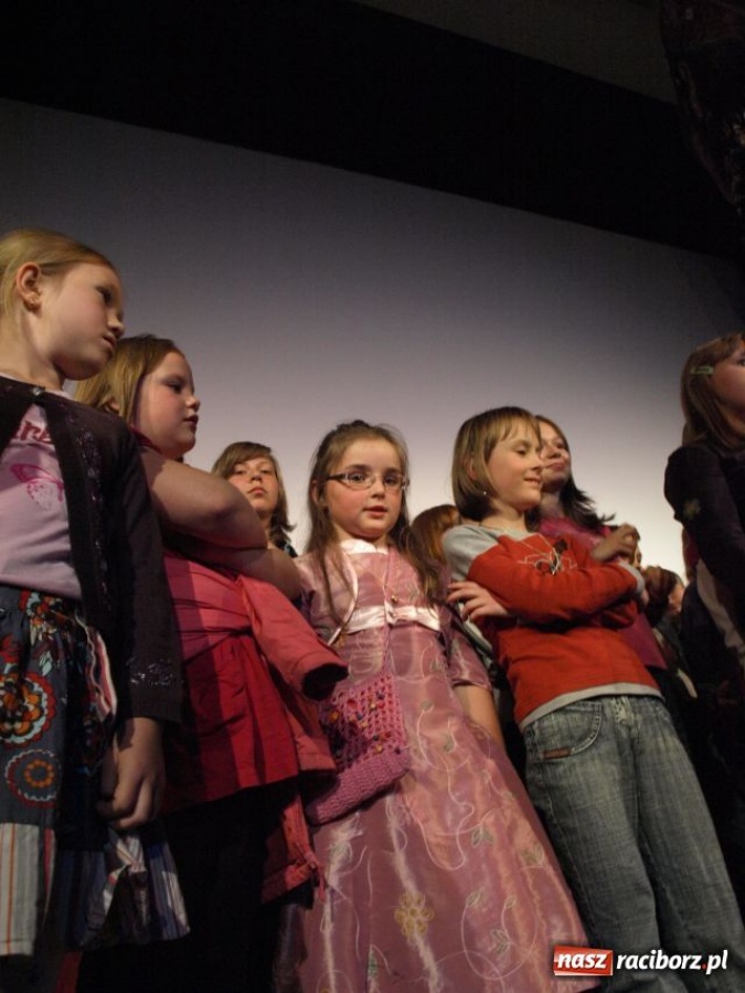 Zdjęcie w galerii na portalu naszraciborz.pl: U progu tajemnicy - premiera wiadomości z regionu