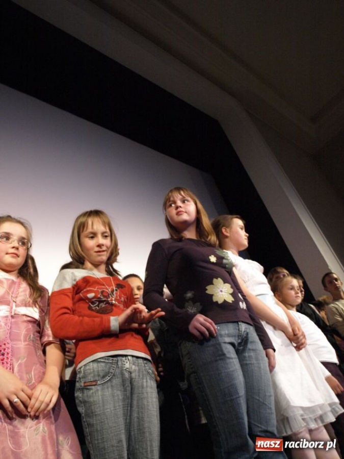 Zdjęcie w galerii na portalu naszraciborz.pl: U progu tajemnicy - premiera wiadomości z regionu