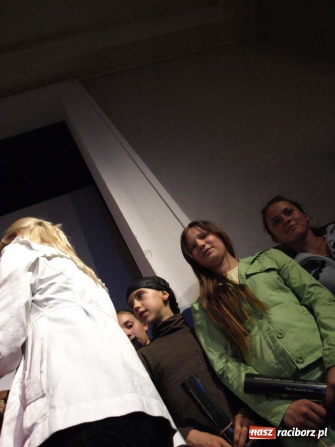 Zdjęcie w galerii na portalu naszraciborz.pl: U progu tajemnicy - premiera wiadomości z regionu