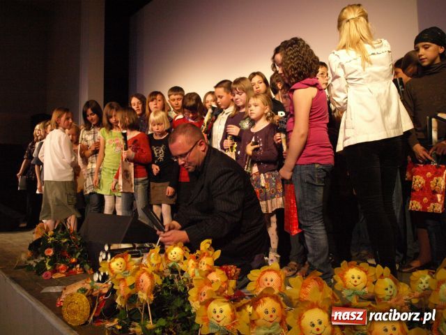 Zdjęcie w galerii na portalu naszraciborz.pl: U progu tajemnicy - premiera wiadomości z regionu