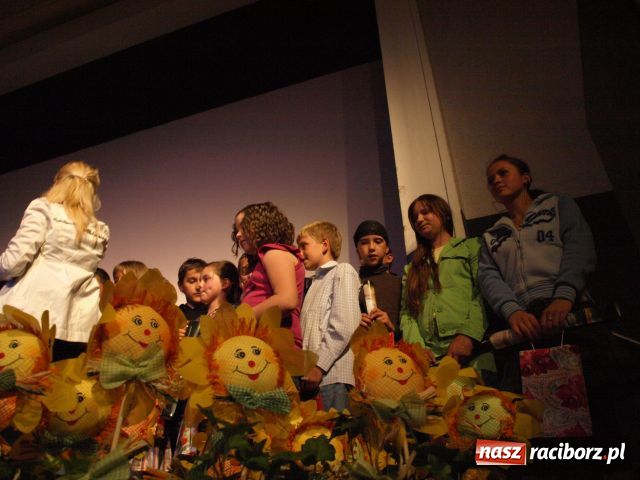 Zdjęcie w galerii na portalu naszraciborz.pl: U progu tajemnicy - premiera wiadomości z regionu