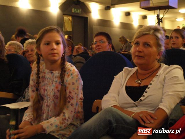 Zdjęcie w galerii na portalu naszraciborz.pl: U progu tajemnicy - premiera wiadomości z regionu