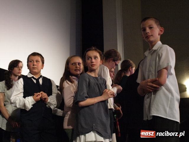 Zdjęcie w galerii na portalu naszraciborz.pl: U progu tajemnicy - premiera wiadomości z regionu