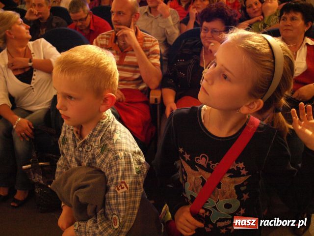 Zdjęcie w galerii na portalu naszraciborz.pl: U progu tajemnicy - premiera wiadomości z regionu