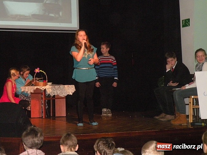 Zdjęcie w galerii na portalu naszraciborz.pl: Teatr w teatrze, czyli Królowa Śniegu w nowej odsłonie w MDK-u wiadomości z regionu