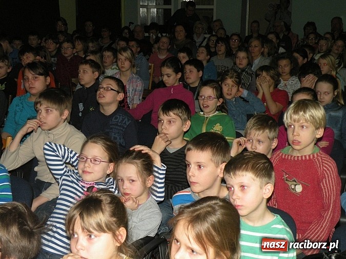 Zdjęcie w galerii na portalu naszraciborz.pl: Teatr w teatrze, czyli Królowa Śniegu w nowej odsłonie w MDK-u wiadomości z regionu