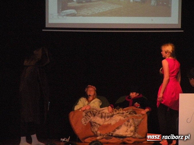 Zdjęcie w galerii na portalu naszraciborz.pl: Teatr w teatrze, czyli Królowa Śniegu w nowej odsłonie w MDK-u wiadomości z regionu