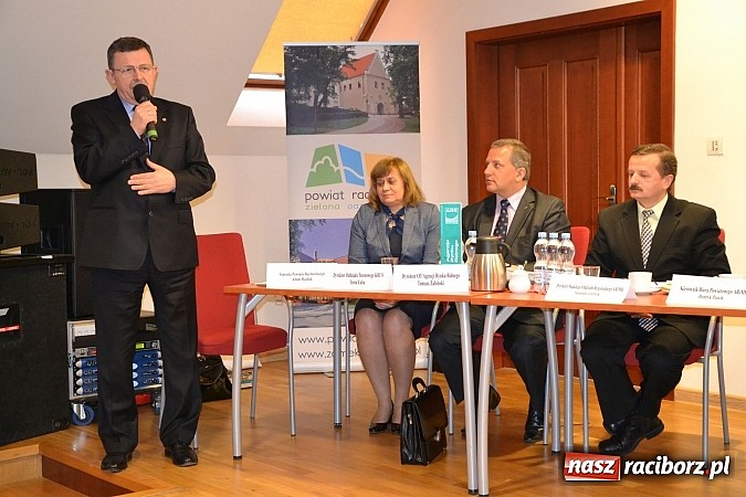 Zdjęcie w galerii na portalu naszraciborz.pl: O wnioskach obszarowych na zamku wiadomości z regionu