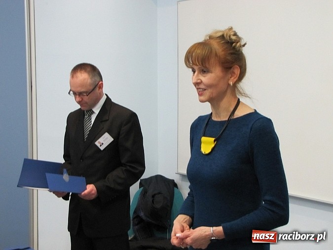 Zdjęcie w galerii na portalu naszraciborz.pl: Stypendia dla najlepszych uczni&oacute;w miejskich szk&oacute;ł dziś wręczono w ratuszu wiadomości z regionu