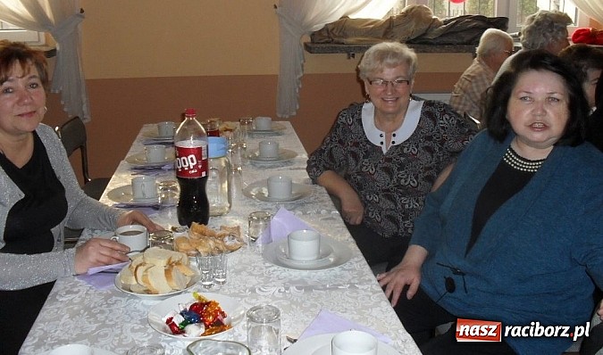 Zdjęcie w galerii na portalu naszraciborz.pl: Tradycyjny śledzik z Kobietami Aktywnymi w Nędzy wiadomości z regionu