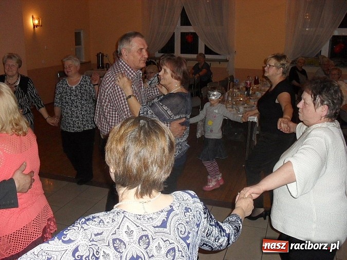 Zdjęcie w galerii na portalu naszraciborz.pl: Tradycyjny śledzik z Kobietami Aktywnymi w Nędzy wiadomości z regionu