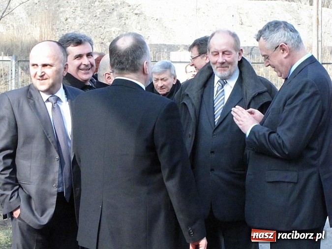 Zdjęcie w galerii na portalu naszraciborz.pl: Silniki gazowe ruszyły w Rudzie Śląskiej wiadomości z regionu