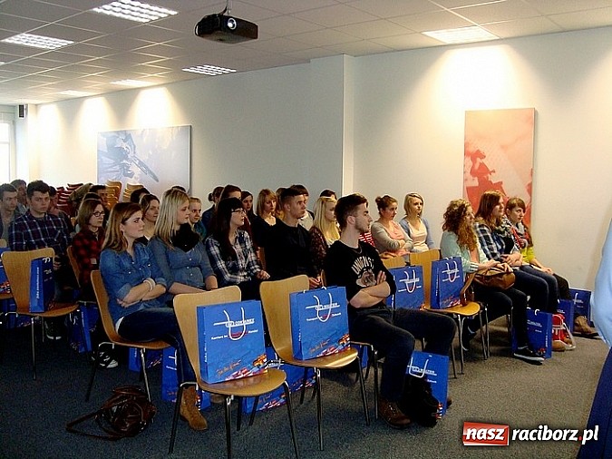 Zdjęcie w galerii na portalu naszraciborz.pl: Wizyta uczniów Ekonomika w austriackiej firmie wiadomości z regionu