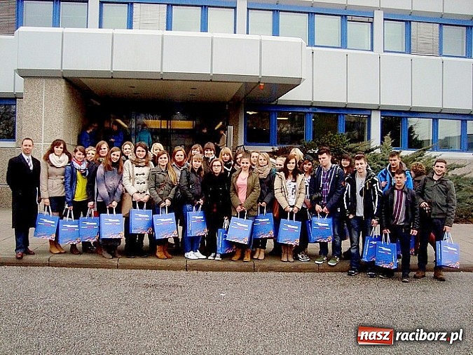 Zdjęcie w galerii na portalu naszraciborz.pl: Wizyta uczniów Ekonomika w austriackiej firmie wiadomości z regionu