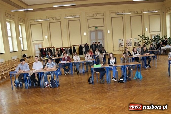 Zdjęcie w galerii na portalu naszraciborz.pl: Młody konsument kupuje z głową! wiadomości z regionu