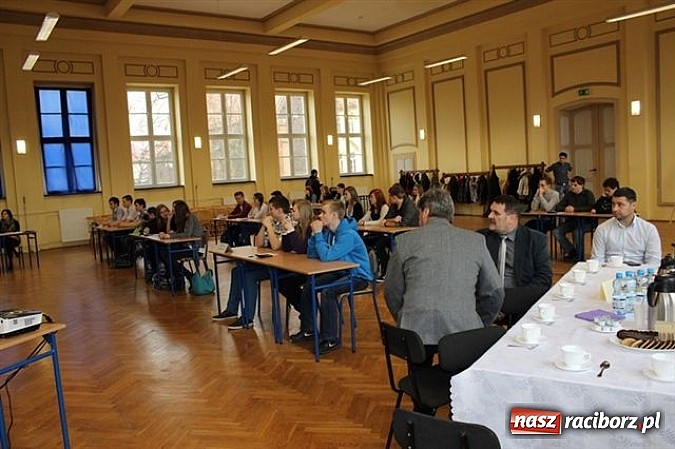 Zdjęcie w galerii na portalu naszraciborz.pl: Młody konsument kupuje z głową! wiadomości z regionu