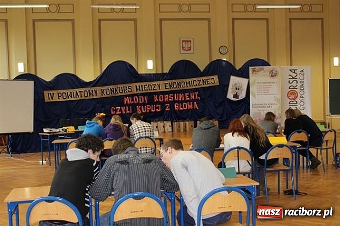 Zdjęcie w galerii na portalu naszraciborz.pl: Młody konsument kupuje z głową! wiadomości z regionu