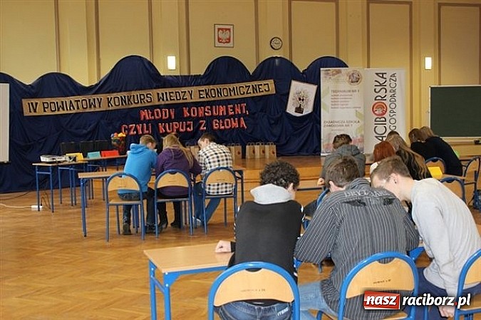 Zdjęcie w galerii na portalu naszraciborz.pl: Młody konsument kupuje z głową! wiadomości z regionu