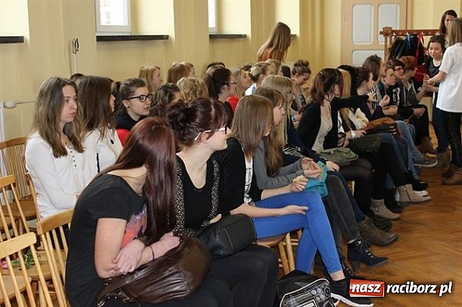 Zdjęcie w galerii na portalu naszraciborz.pl: Młody konsument kupuje z głową! wiadomości z regionu