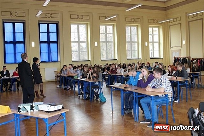 Zdjęcie w galerii na portalu naszraciborz.pl: Młody konsument kupuje z głową! wiadomości z regionu