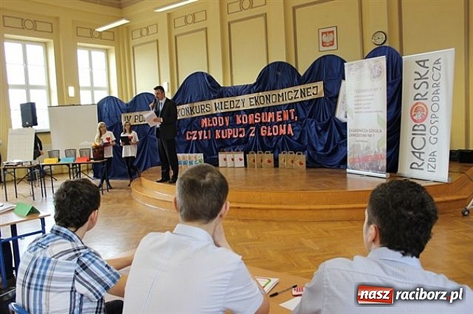 Zdjęcie w galerii na portalu naszraciborz.pl: Młody konsument kupuje z głową! wiadomości z regionu