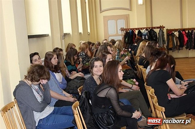 Zdjęcie w galerii na portalu naszraciborz.pl: Młody konsument kupuje z głową! wiadomości z regionu