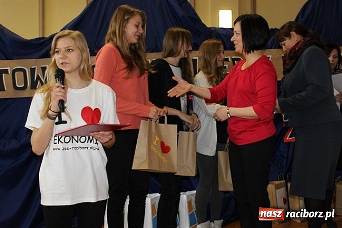 Zdjęcie w galerii na portalu naszraciborz.pl: Młody konsument kupuje z głową! wiadomości z regionu